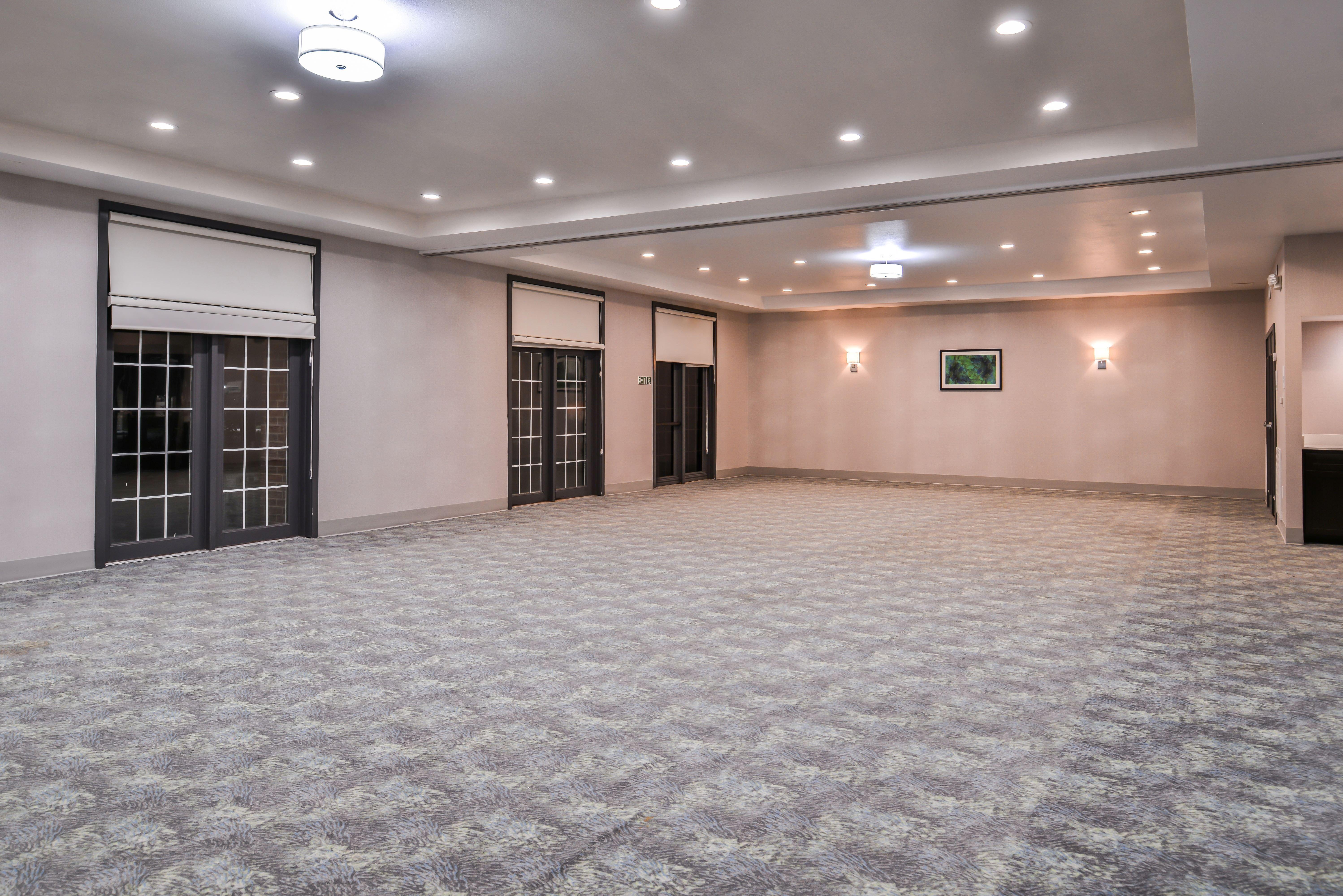 Holiday Inn And Suites Addison By Ihg Exterior foto