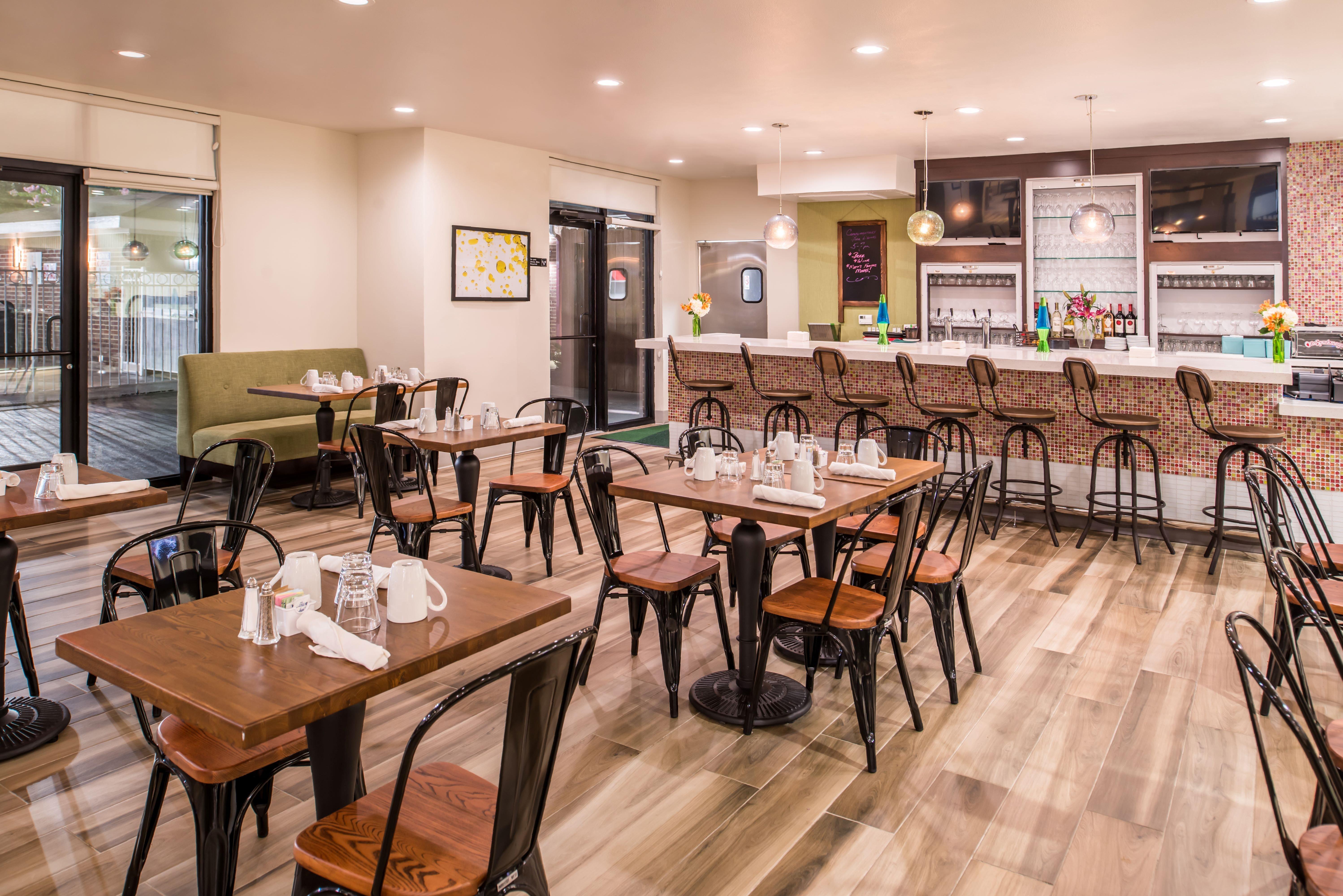Holiday Inn And Suites Addison By Ihg Exterior foto