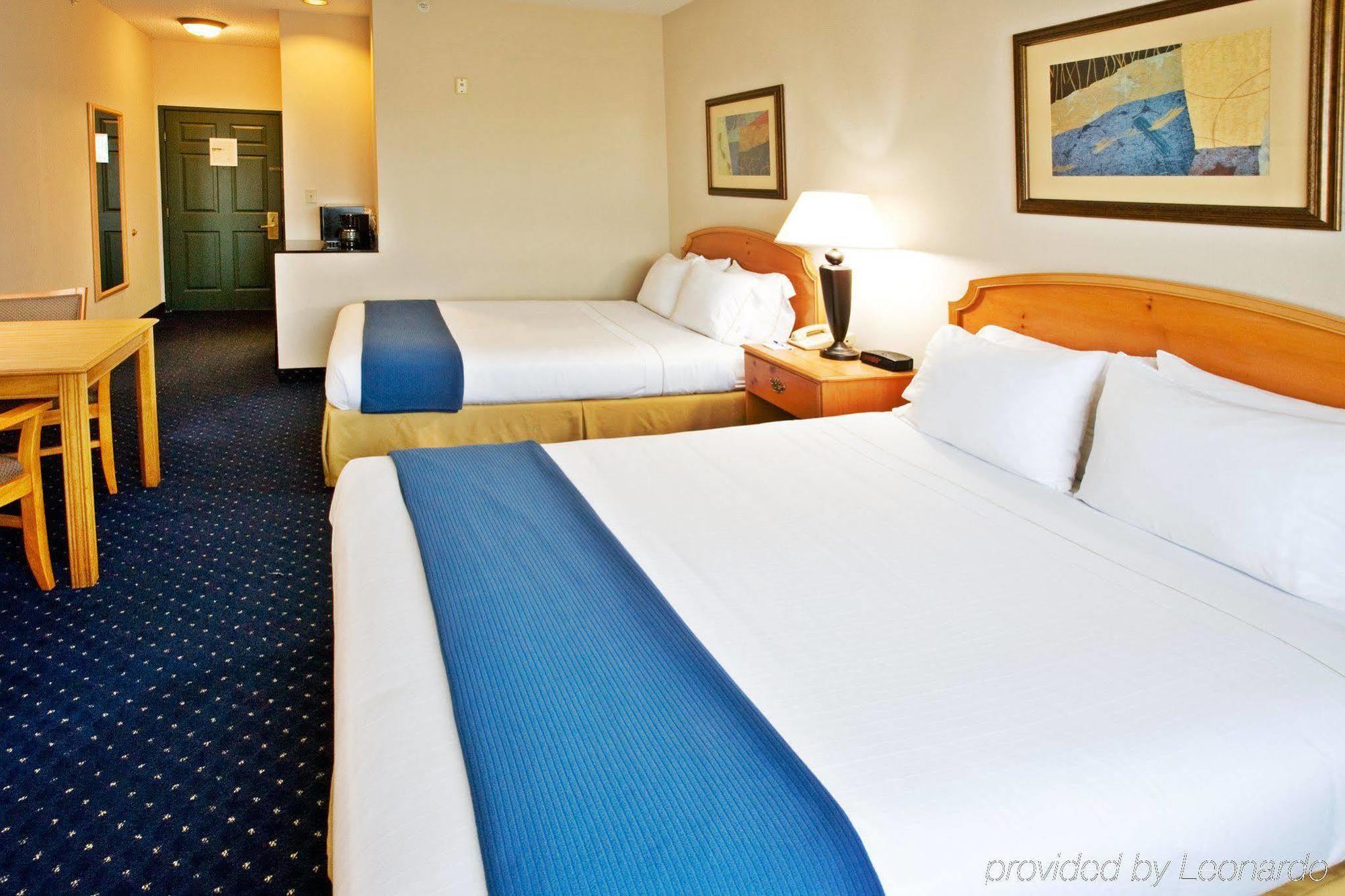 Holiday Inn And Suites Addison By Ihg Habitación foto